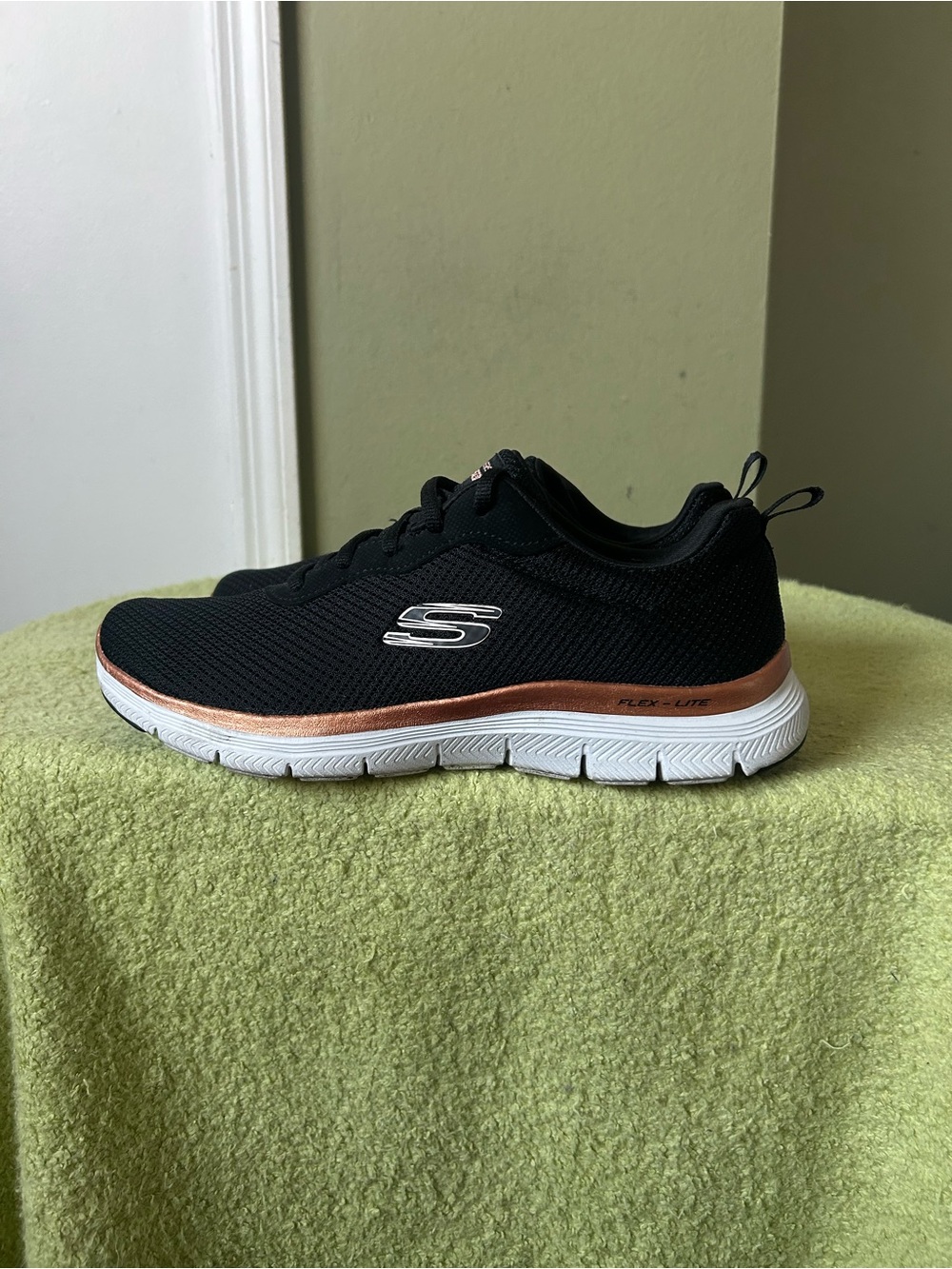 Like New Skechers Flex-Lite Women’s Black with Rose Gold Trim Athletic Sneaker